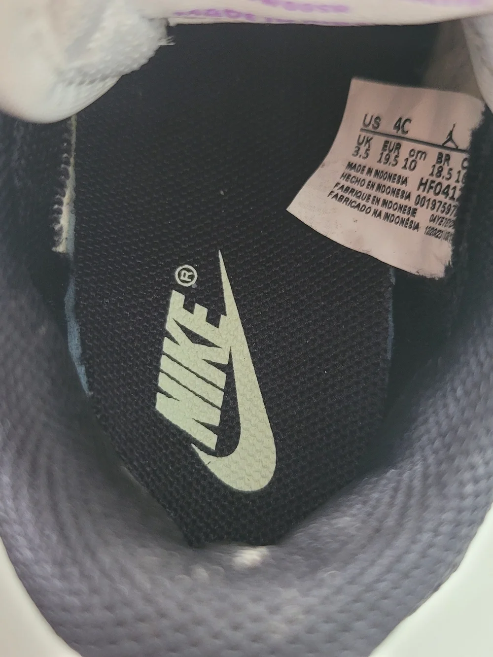Nike Kids Low-Top Sneakers in White, Black & Purple with Glow Sole US 4C/EUR19.5